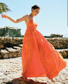 Esra Bilgiç feet photo thumbnail
