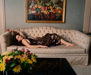 Esra Bilgiç feet photo thumbnail