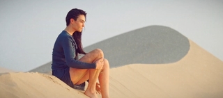 Esra Bilgiç feet photo thumbnail