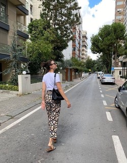 Esra Bilgiç feet photo thumbnail