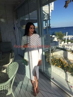 Esra Bilgiç feet photo thumbnail