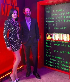 Esra Bilgiç feet photo thumbnail