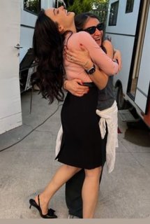Esra Bilgiç feet photo thumbnail