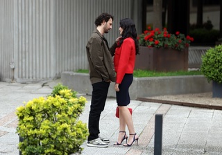 Esra Bilgiç feet photo thumbnail