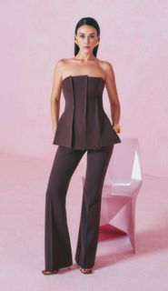 Esra Bilgiç feet photo thumbnail