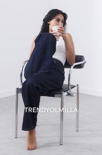 Esra Bilgiç feet photo thumbnail