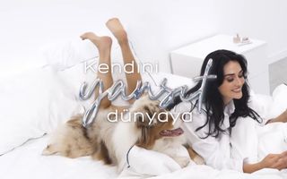 Esra Bilgiç feet photo thumbnail