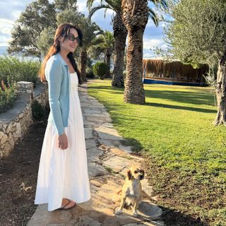 Esra Bilgiç feet photo thumbnail