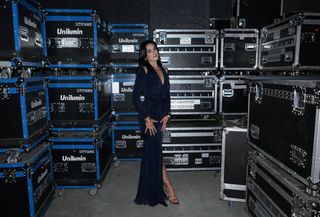 Esra Bilgiç feet photo thumbnail