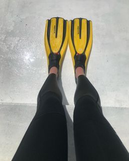 Esra Bilgiç feet photo thumbnail