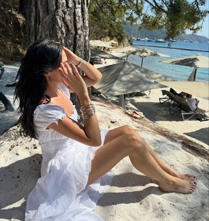 Esra Bilgiç feet photo 10