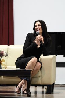 Esra Bilgiç feet photo 8