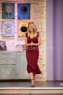 Esra Erol feet photo thumbnail