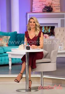 Esra Erol feet photo thumbnail