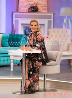 Esra Erol feet photo thumbnail