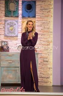 Esra Erol feet photo thumbnail