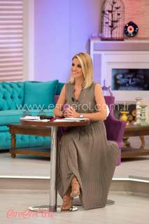 Esra Erol feet photo thumbnail