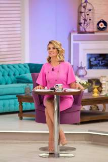 Esra Erol feet photo thumbnail