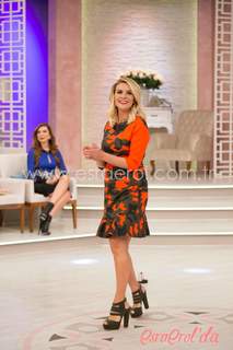 Esra Erol feet photo thumbnail