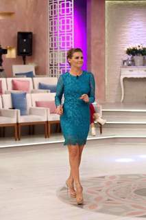 Esra Erol feet photo thumbnail