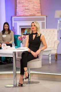 Esra Erol feet photo thumbnail