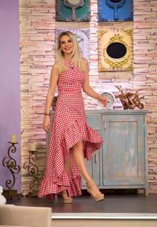 Esra Erol feet photo thumbnail