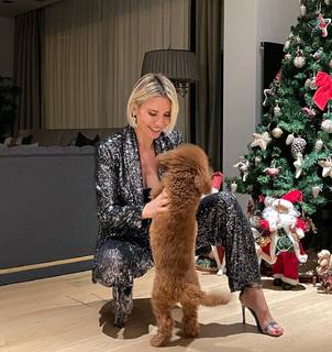 Esra Erol feet photo thumbnail