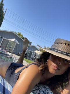 Essence Atkins feet photo thumbnail