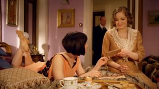 Essie Davis feet photo thumbnail