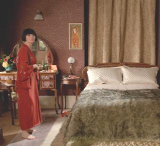 Essie Davis feet photo thumbnail