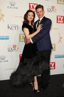 Essie Davis feet photo thumbnail