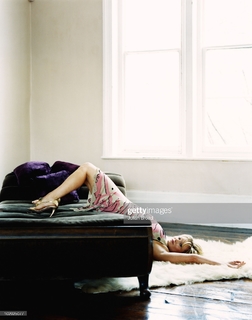 Essie Davis feet photo thumbnail