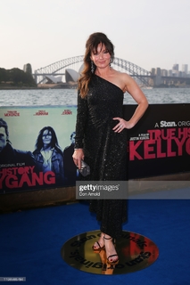 Essie Davis feet photo thumbnail