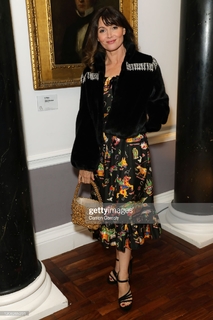 Essie Davis feet photo thumbnail