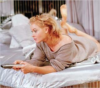 Essie Davis feet photo thumbnail