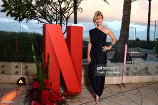 Essie Davis feet photo thumbnail