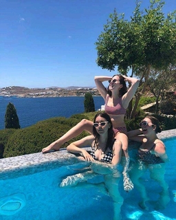 Este Haim feet photo 20