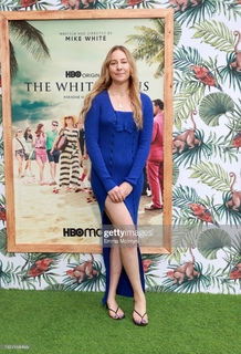 Este Haim feet photo 11
