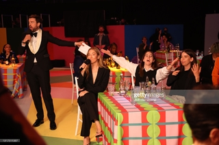 Este Haim feet photo 7