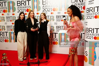 Este Haim feet photo 18