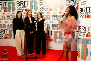 Este Haim feet photo 17
