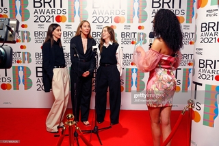 Este Haim feet photo 16