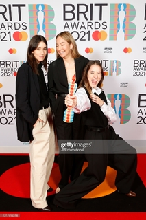 Este Haim feet photo 14