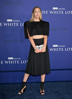 Este Haim feet photo 4