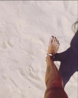 Estefania Küster feet photo 17
