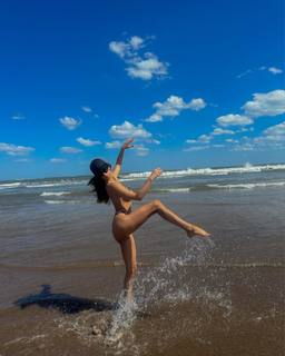 Estefi Berardi feet photo 3