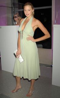 Estella Warren feet photo thumbnail