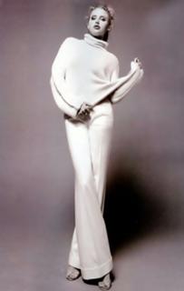 Estella Warren feet photo thumbnail