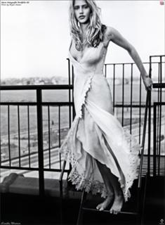 Estella Warren feet photo thumbnail