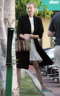 Estella Warren feet photo thumbnail